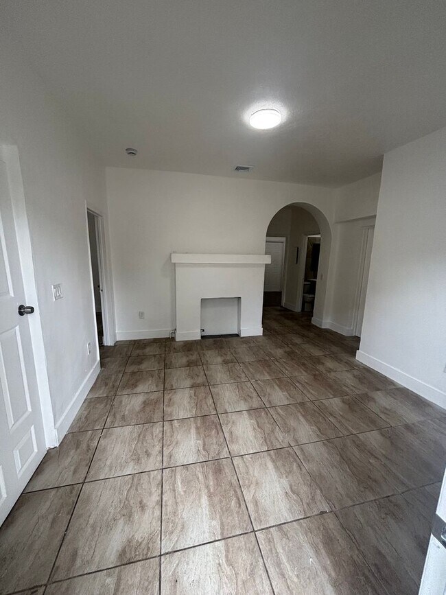 Building Photo - Apartment in the Heart of Little Havana!