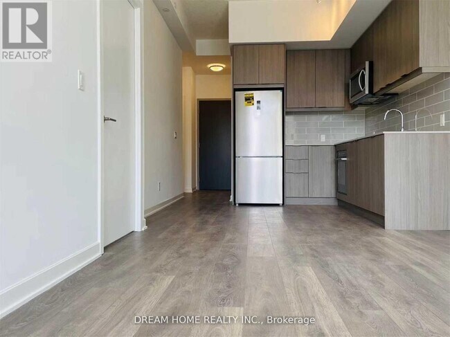 Photo du bâtiment - 38 Forest Manor Rd