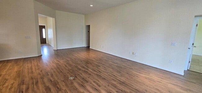 Building Photo - 4085 SW 49th Ave