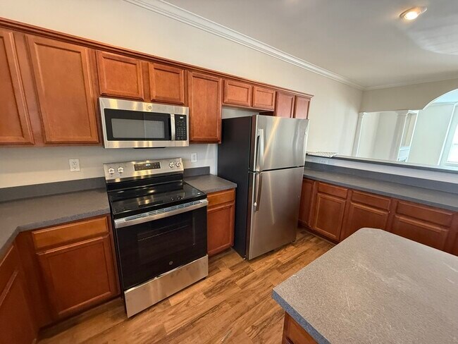 Foto del edificio - Beautiful 3 Bedroom 2.5 Bath SPACIOUS town home! Community Playground and Picnic area!