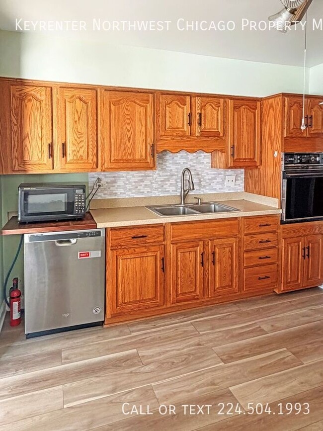 Building Photo - 66 Ridgewood Rd