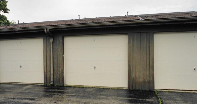 Building Photo - 5843 Cambridge Cir