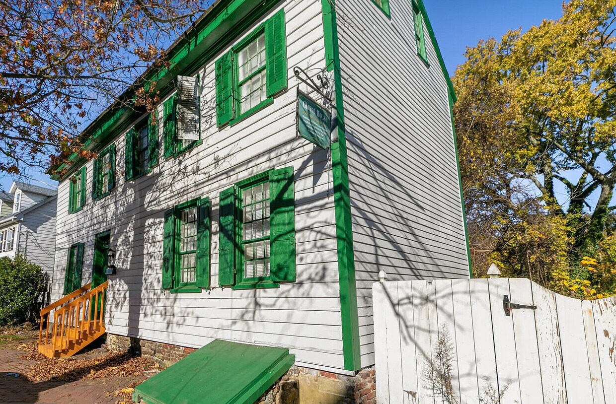 Primary Photo - 211 Mill St
