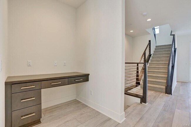 Foto del edificio - 683 W 17th St