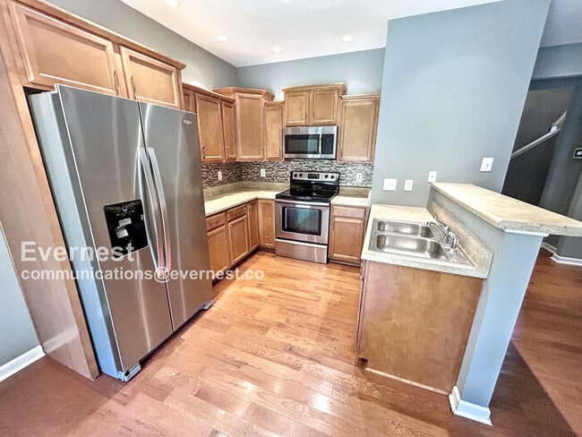 Building Photo - 520 Pippin Dr