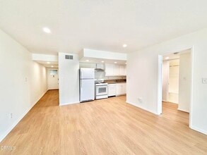 Building Photo - 616 Sunfish Way