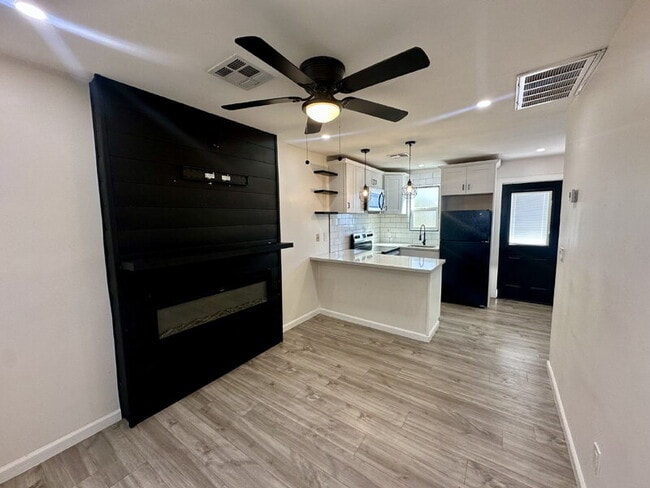 Foto del edificio - 1447 E Mountain View Rd