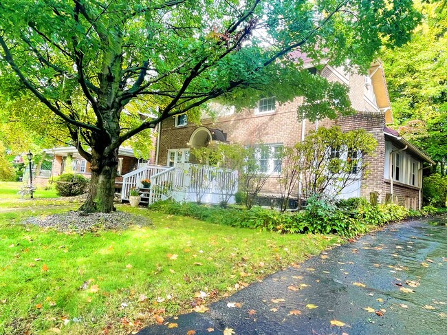 Building Photo - 91 N Portage Path