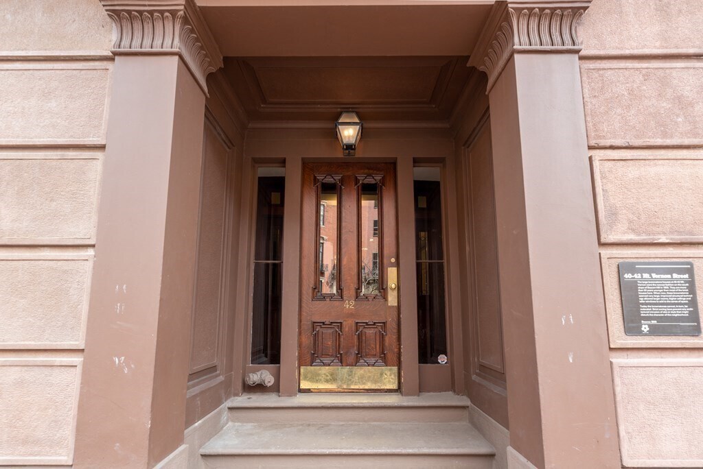 Primary Photo - 40 Mt Vernon St