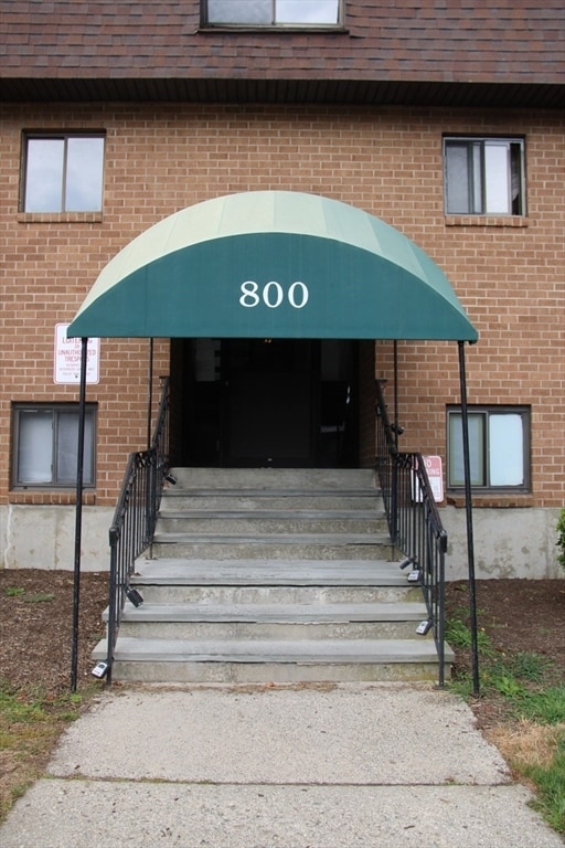 Building Photo - 800 County St