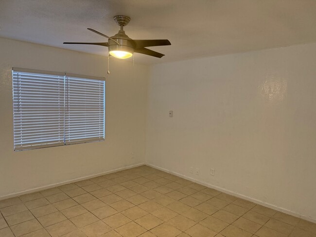 Building Photo - 415 E 49th St