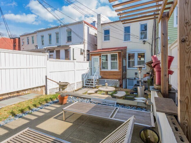 Building Photo - 1654 33rd St NW