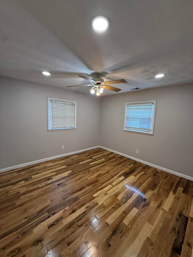 Foto del edificio - 719 Moberly Rd