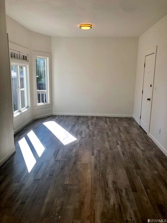 Foto principal - 1007 MacArthur Blvd