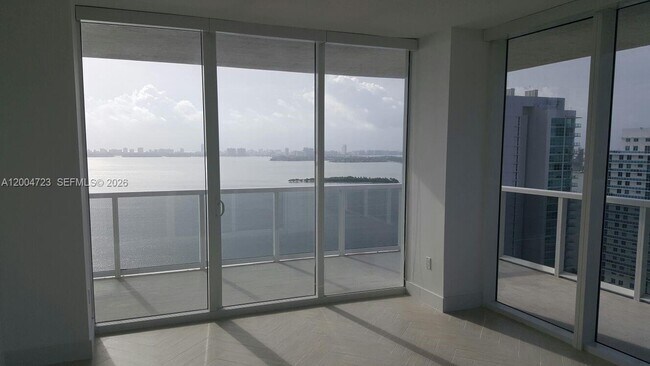 Foto del edificio - 600 NE 27th St