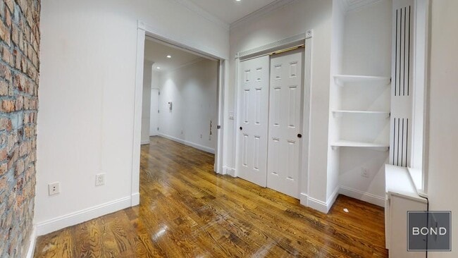 Building Photo - 307 Mott St