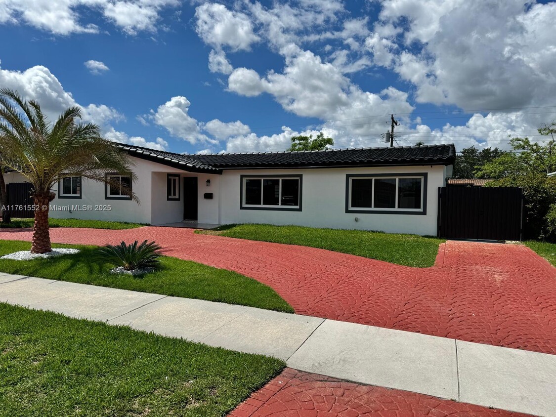 Foto principal - 9830 SW 12th Terrace