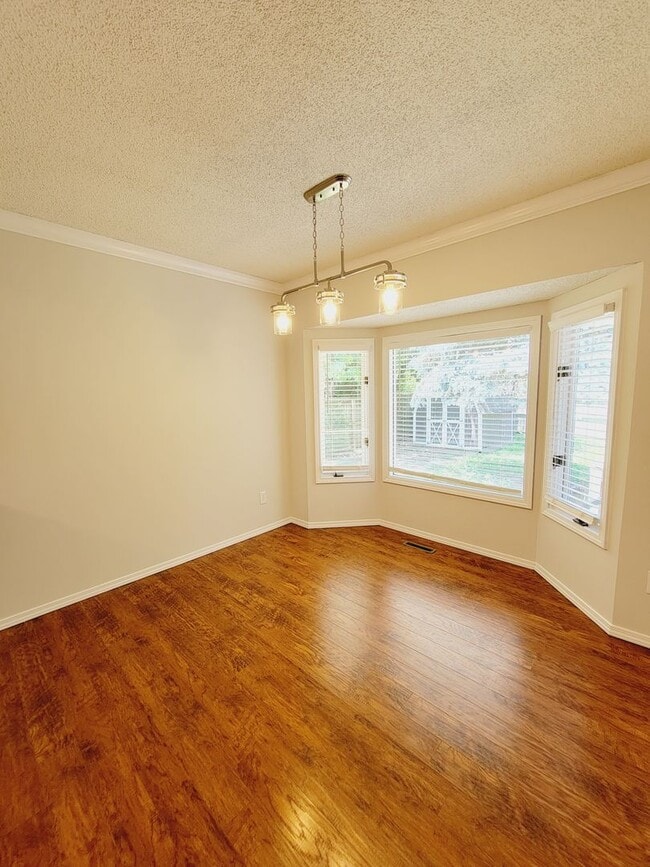 Building Photo - Primrose Market Place Area - Mission Hills...