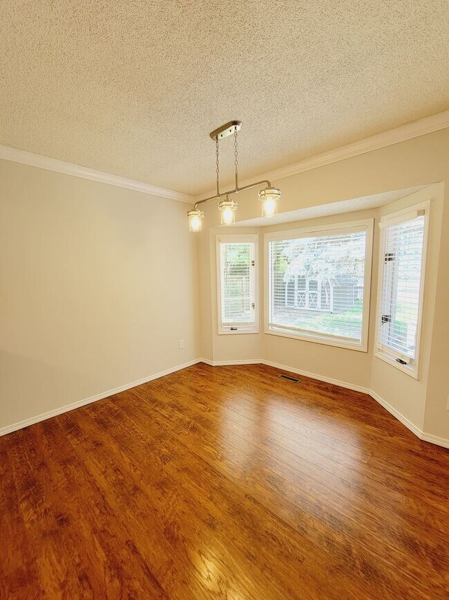 Foto del edificio - Primrose Market Place Area - Mission Hills Subdivision