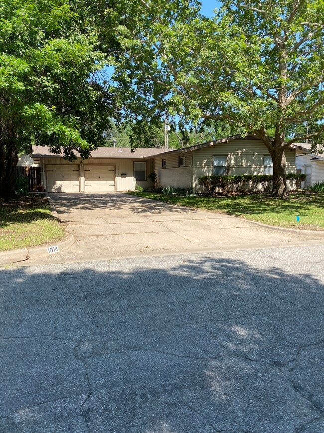 Building Photo - 1018 N Kevin Rd