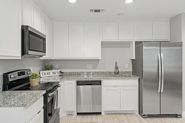 Building Photo - "Charming Denison Duplex with Granite Eleg...