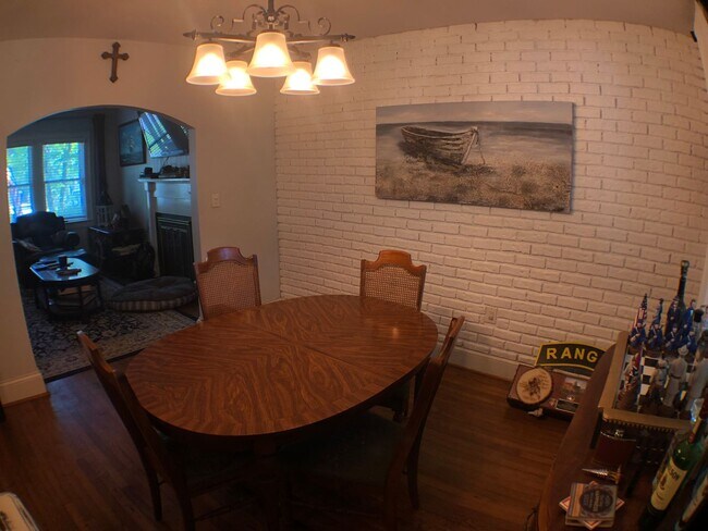 Building Photo - Charming Home in Haymount