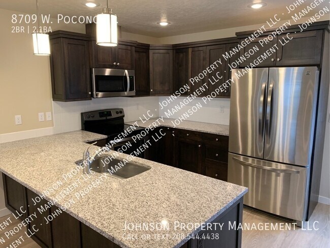 Building Photo - Stylish Garden City Townhome with Modern A...