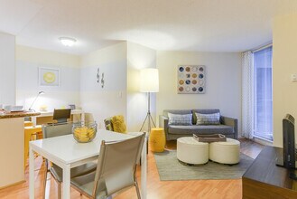 Building Photo - 28 Nelson St