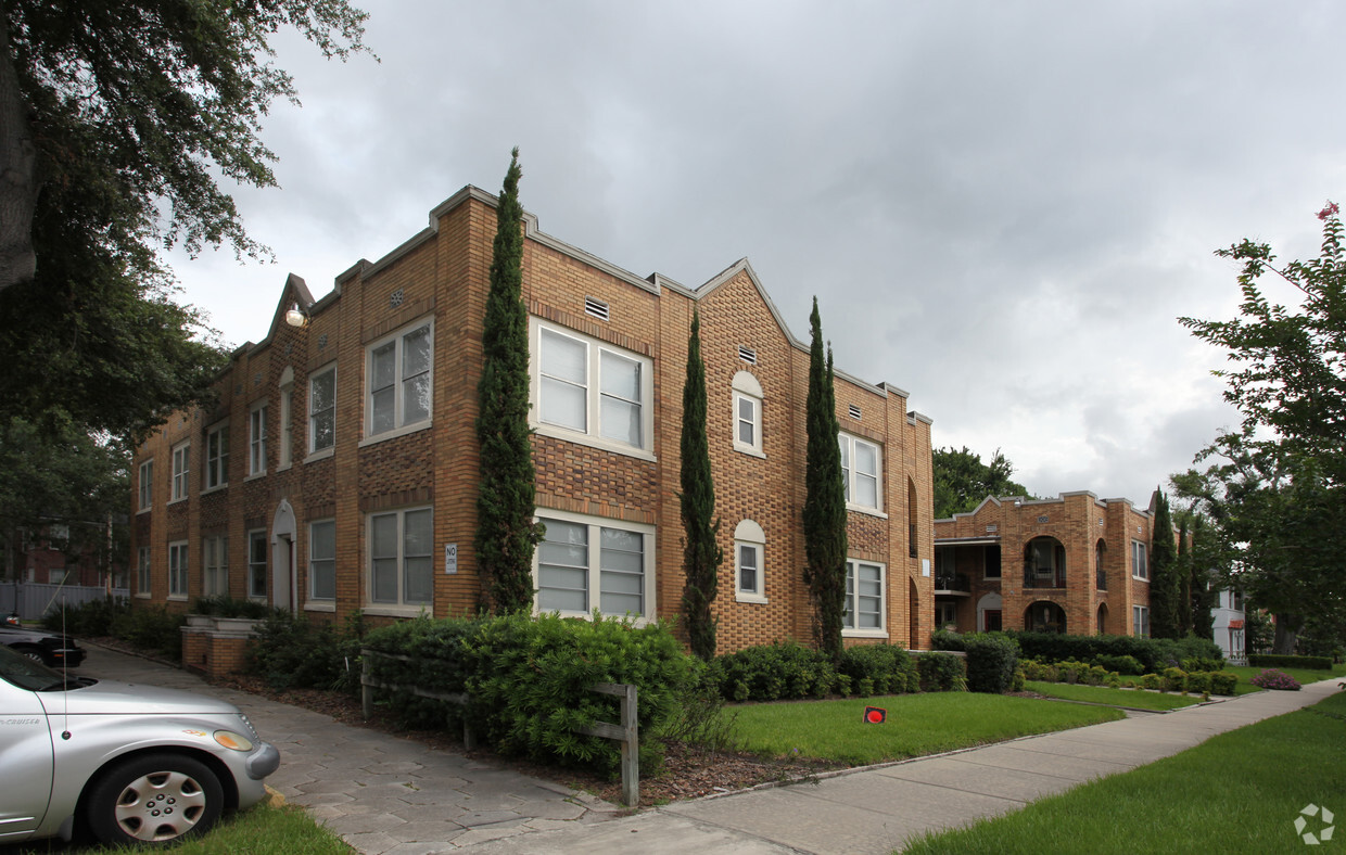 Foto del edificio - Ambassador Apartments