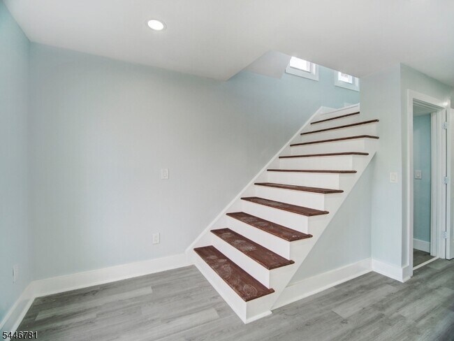 Foto del edificio - 351 Railroad Ave