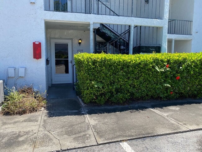 Building Photo - Apartment For Rent 2 bed / 2 bath