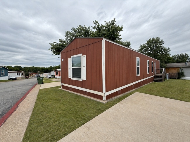 Building Photo - 709 N Collins Fwy
