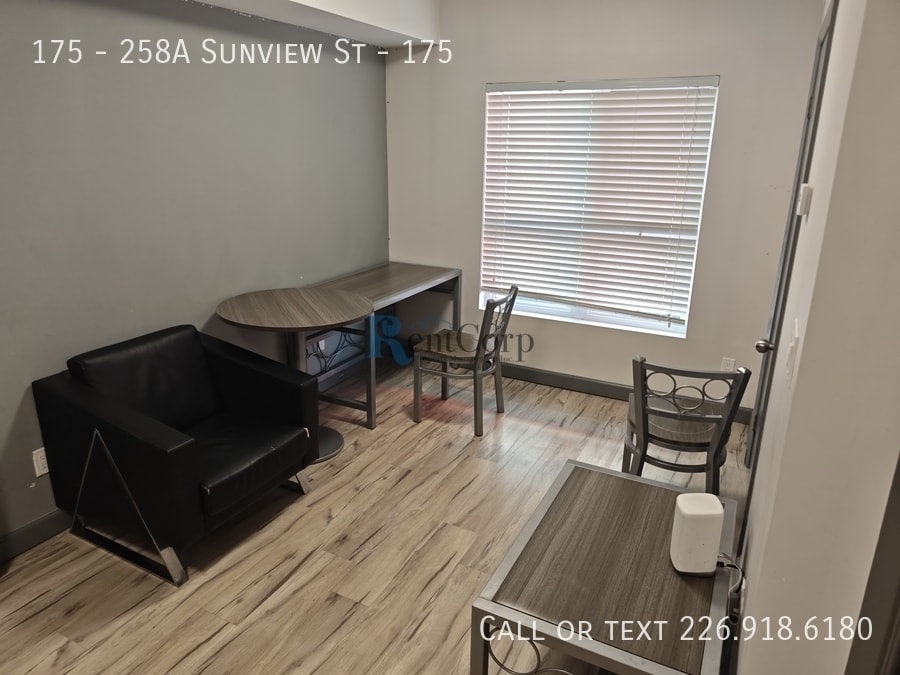 Photo du bâtiment - 258A-258A Sunview St