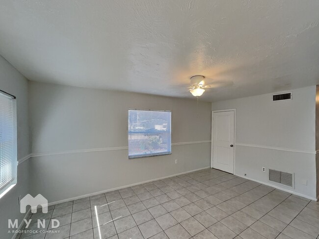Building Photo - 3719 136th Ave N