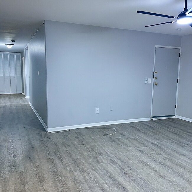 Hallway - 197 N Beverwyck Rd