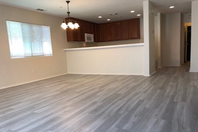 Building Photo - 25794 Iris Ave