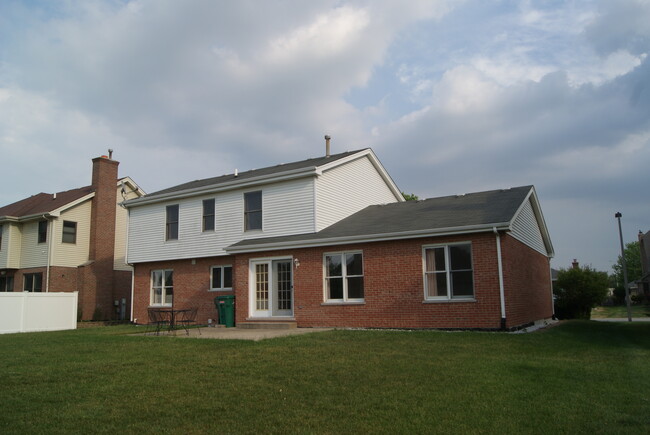 Building Photo - 1212 S Somerset Ln