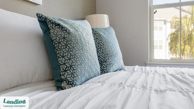 Building Photo - 215 Hunters Lk Wy