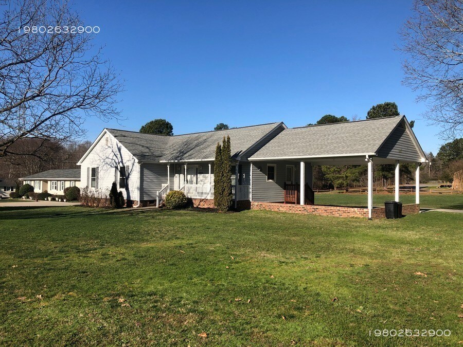 Foto principal - 15716 Youngblood Rd