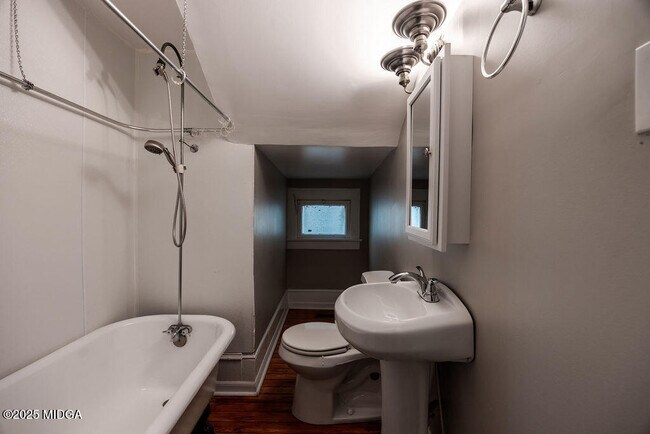 Building Photo - 926 Rose Park