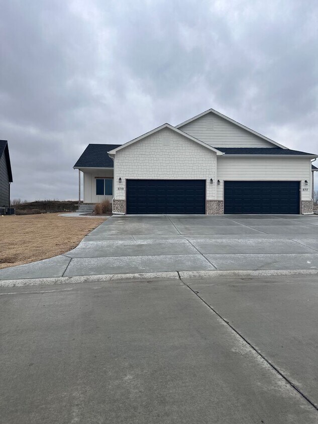 Foto principal - 8717-8719 E Summerside Pl