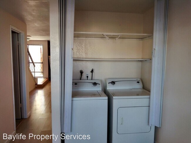 Building Photo - 2 br, 1.5 bath House - 4075 Eggers Dr.