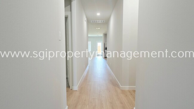 Building Photo - 3604 High Valley Dr