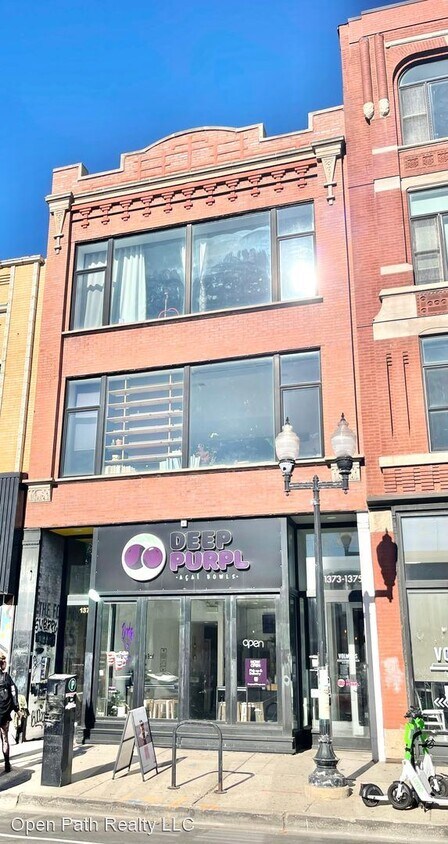 Foto principal - 2 br, 2 bath House - 1375 N. Milwaukee Ave...