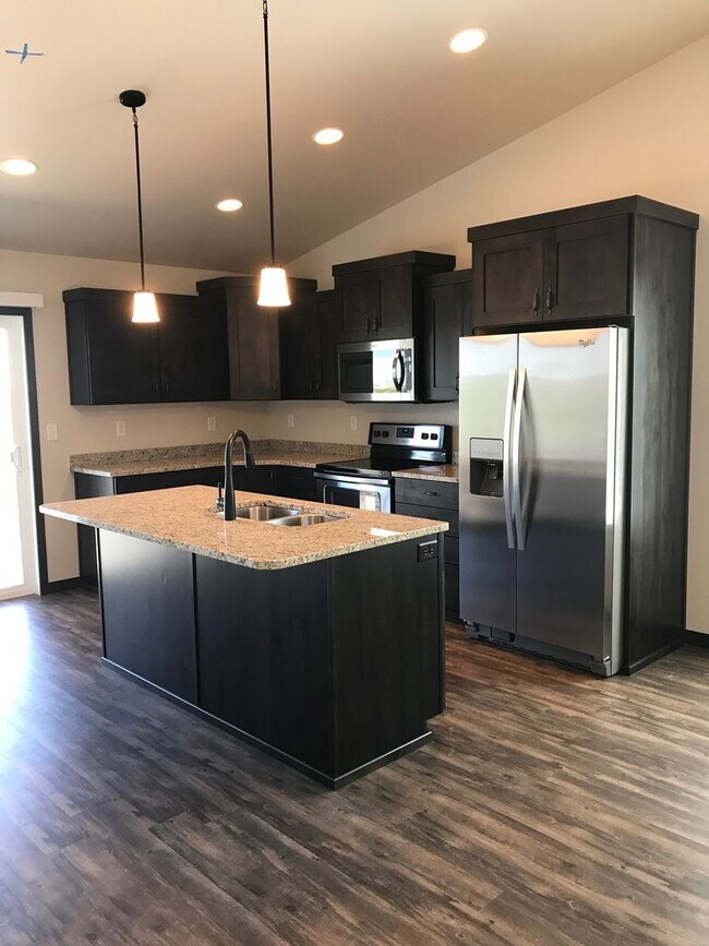 Foto del edificio - 4 bed 3 bath Single Family Home