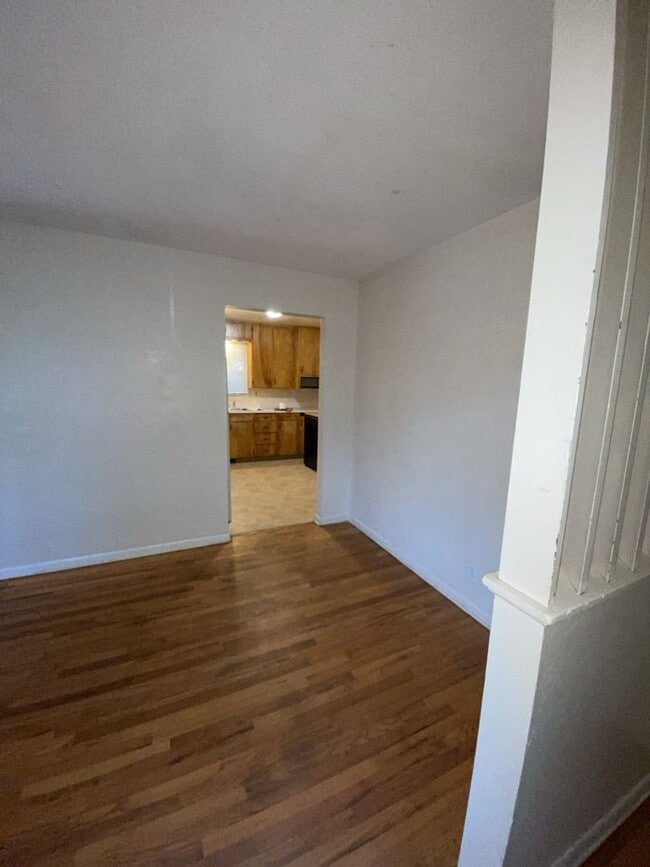 Building Photo - STUDENTS WELCOME! Campus West 5 Bed 2 Bath Ranch w/ Finished Basement