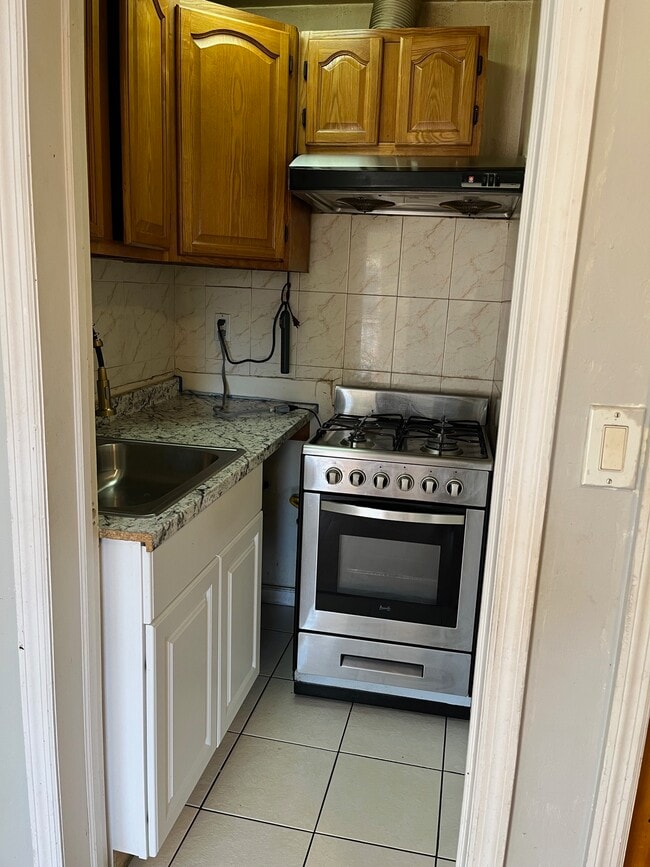 Foto del edificio - 2732 12th St