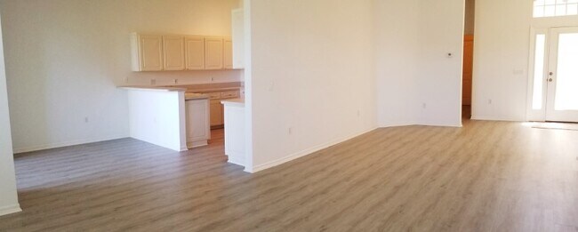 Foto del edificio - 1348 Featherbed Ln