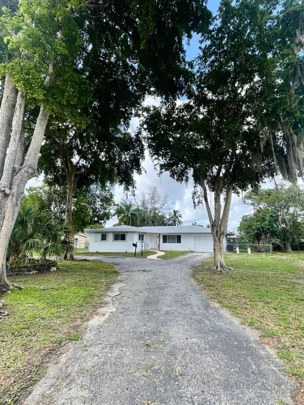 Building Photo - 4430 W Broward Blvd