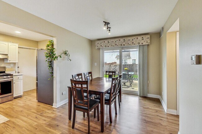 Dining room - 245 Hedgerow Dr